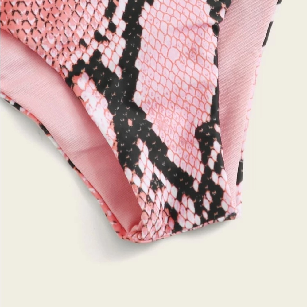 Bikini - Picture 6 of 8